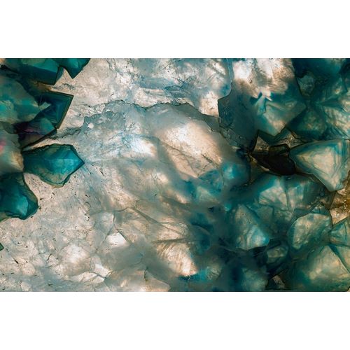 Muench, Zandria 아티스트의 Sliced rock crystals of a geode작품입니다.